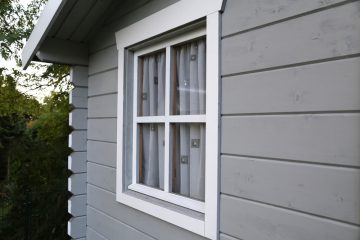het plaatsen van een tuinhuis