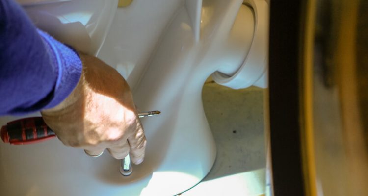 zelf een toilet installeren